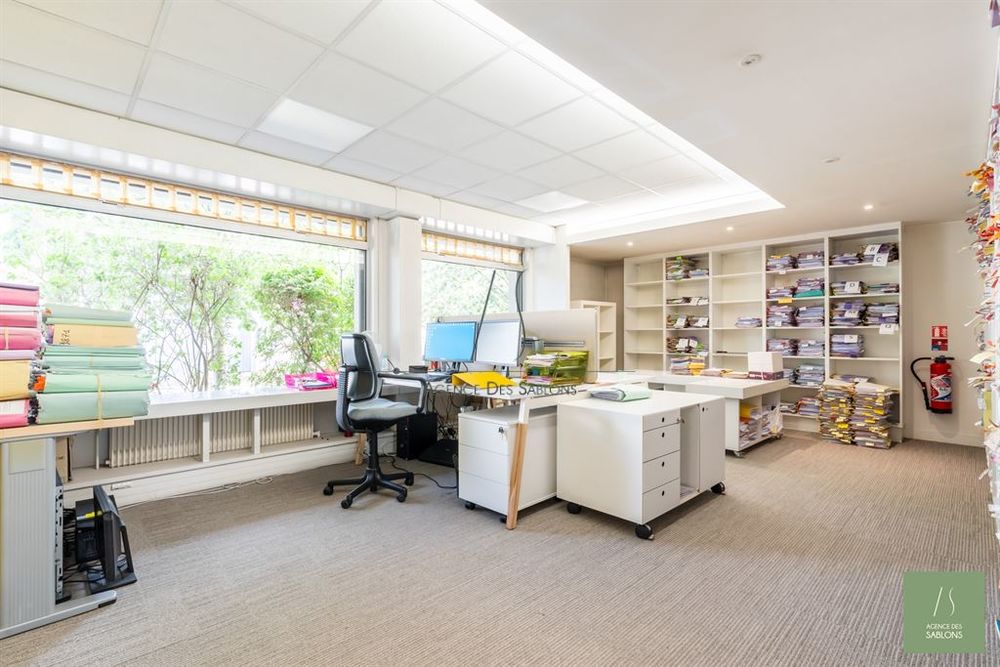 A VENDRE PAR L'AGENCE DES SABLONS - Idéalement situés en....