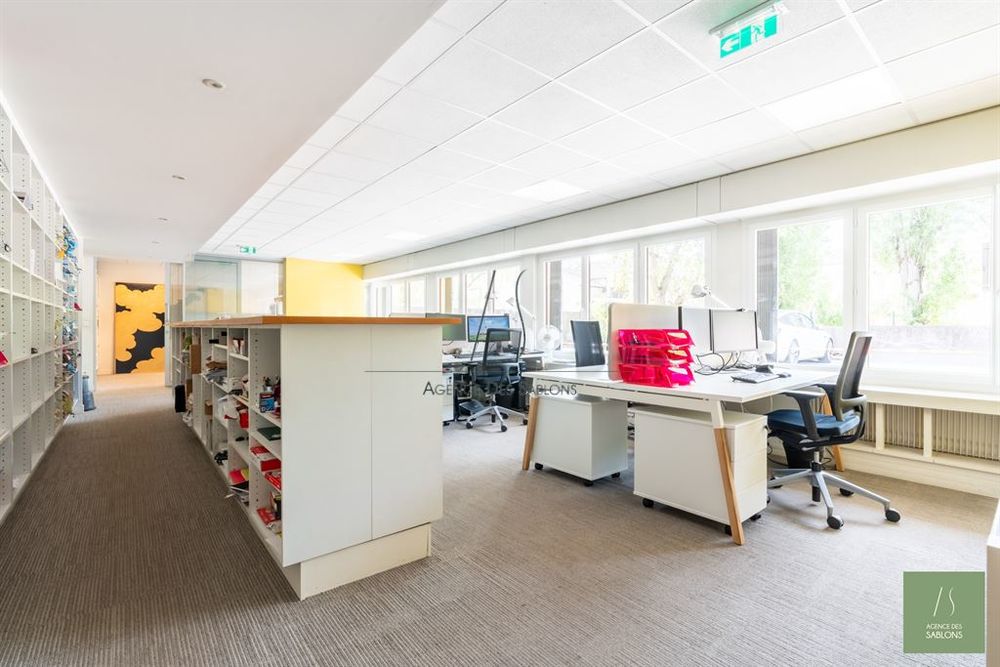 A VENDRE PAR L'AGENCE DES SABLONS - Idéalement situés en....
