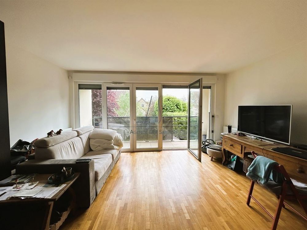 A VENDRE PAR L'AGENCE DES SABLONS - Quartier des Charmet....