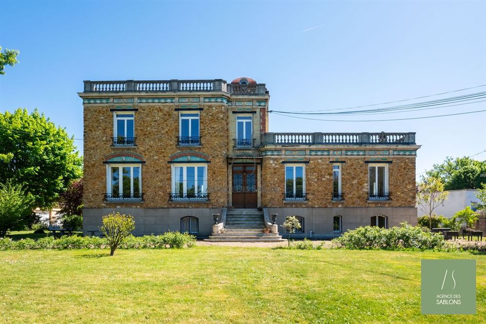 A VENDRE PAR L'AGENCE DES SABLONS - Exclusivité - Idéale....