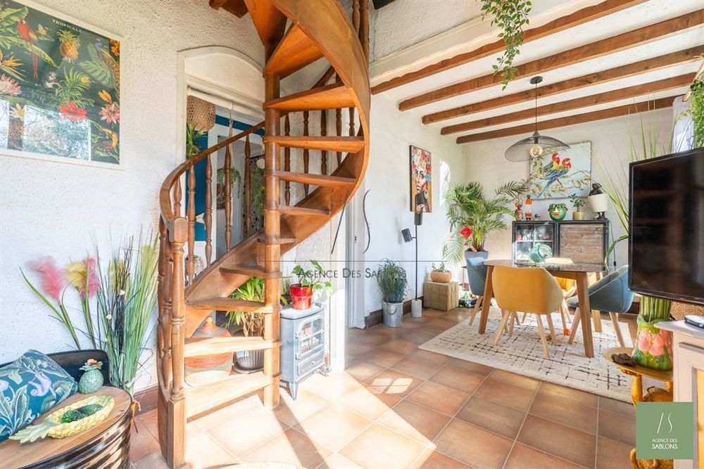 A VENDRE PAR L'AGENCE DES SABLONS - Découvrez cette mais....