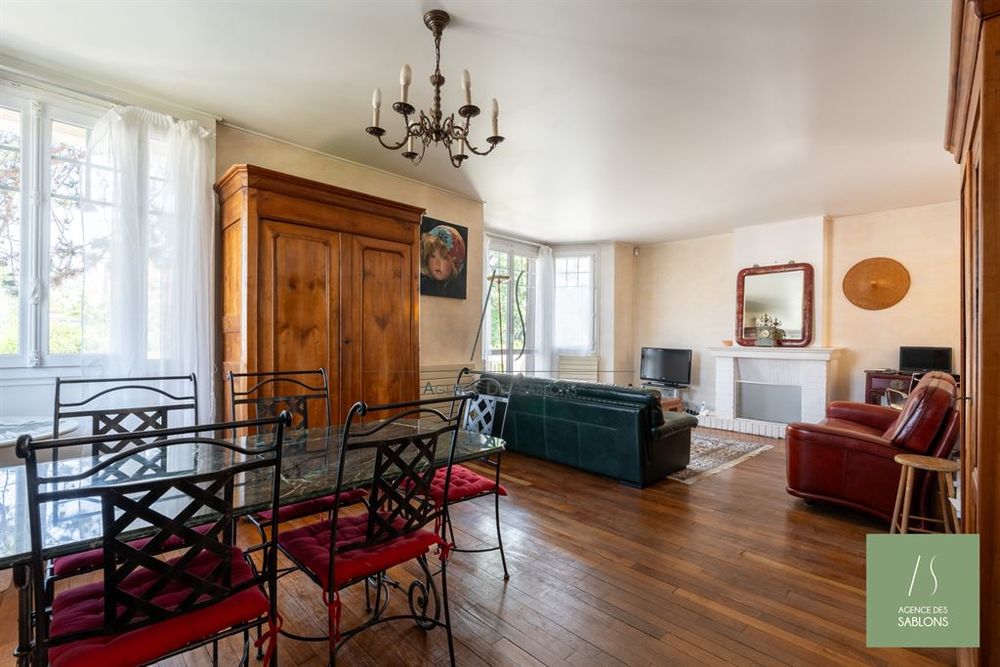 A VENDRE PAR L'AGENCE DES SABLONS - Exclusivité - À 15 m....
