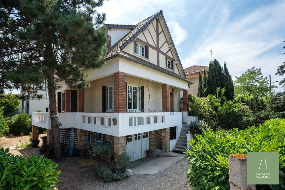 A VENDRE PAR L'AGENCE DES SABLONS - Exclusivité - À 15 m....