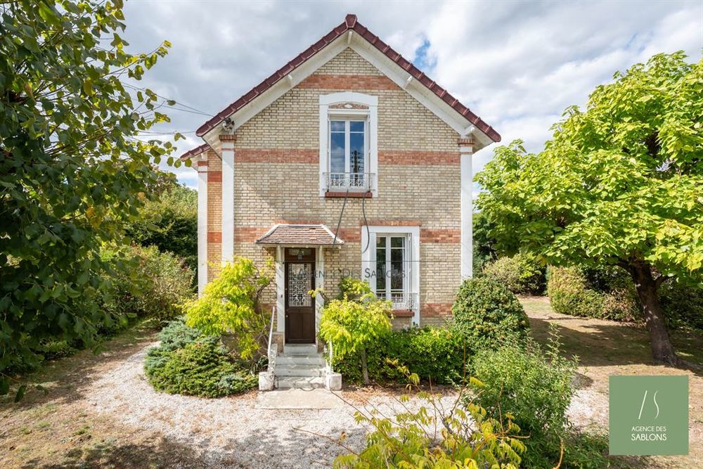 A VENDRE PAR L'AGENCE DES SABLONS - En plein coeur du qua....