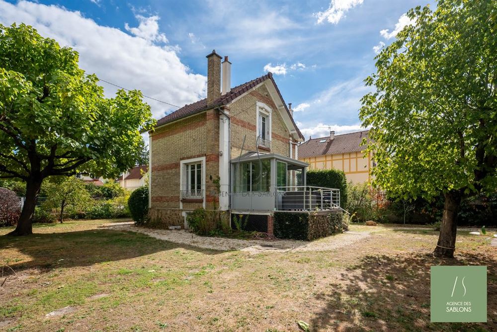 A VENDRE PAR L'AGENCE DES SABLONS - En plein coeur du qua....