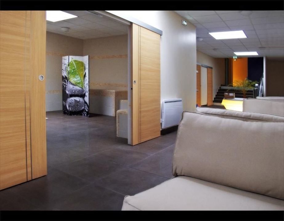 Local professionnel - 490m &sup2; 720000 60100 Creil