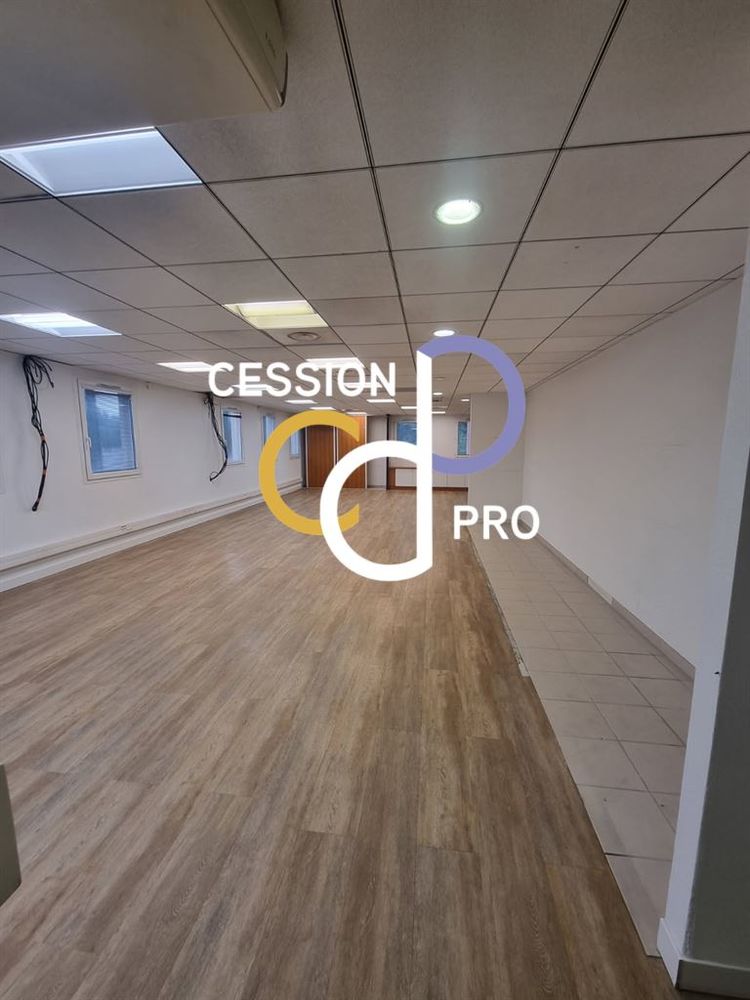 ESPACE DE BUREAUX DE 90 M&sup2; A LOUER EN ZONE D'ACTIVITE &Agrave; NIMES 2125 30900 Nimes