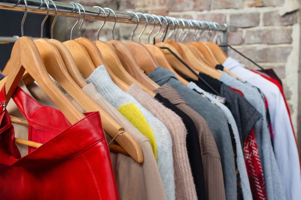 MAGASIN DE PRET-&Agrave;-PORTER IMPORTANT A CEDER SECTEUR ALES 224000 30100 Ales