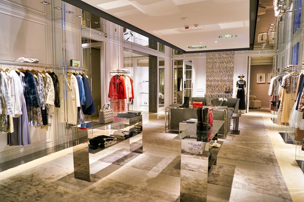 PRET A PORTER - CHAUSSURES HAUT DE GAMME A VENDRE DANS LES ALPILLES 589600 84000 Avignon