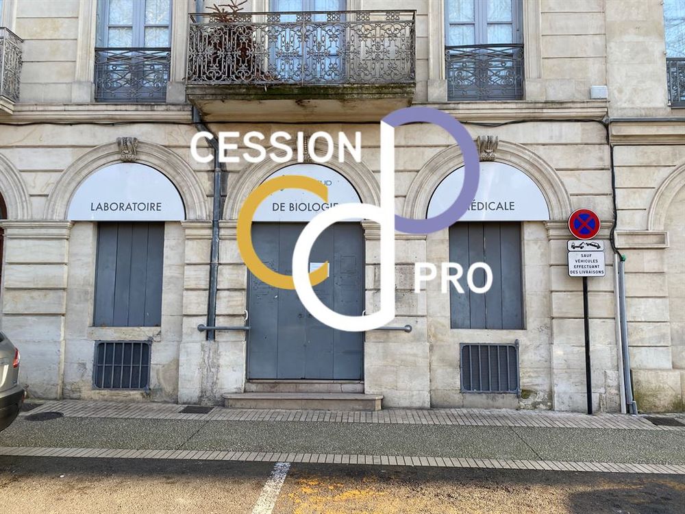 RARE : LOCAL COMMERCIAL OU DE BUREAUX A CEDER DANS UN IMMEUBLE BOURGEOIS, FACE &Agrave; LA PR&Eacute;FECTURE DU GA 356200 30000 Nimes