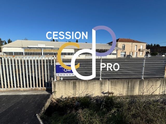 BATIMENT DE 800 M&sup2; A LOUER (BAIL TOUS COMMERCES) AVEC PARKING DE 1 600 M&sup2; A CHATEAURENARD 66000 13160 Chateaurenard