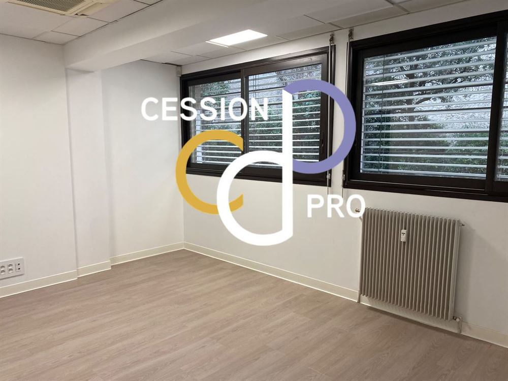 LOCAL AVEC 2 BUREAUX DIVISIBLES DE STANDING A LOUER AU CENTRE DE NIMES 850 30000 Nimes