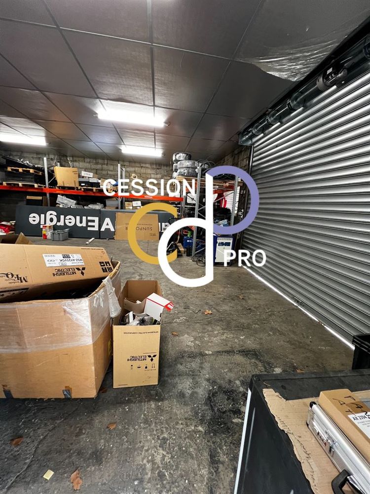 LOCAUX D'ACTIVITE DE 300 M&sup2; SUR 1 800 M&sup2; DE TERRAIN A CEDER SUR L'AGGLO DE N&Icirc;MES, AVEC EXTENSION POS 548000 30000 Nimes