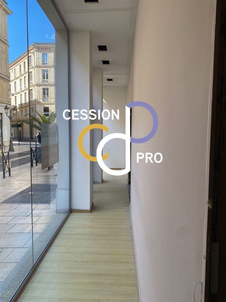 LOCAL COMMERCIAL DE 215 M&sup2; A LOUER SUR L'ART&Egrave;RE LA PLUS COMMERCANTE DU CENTRE DE N&Iuml;MES 6240 30000 Nimes
