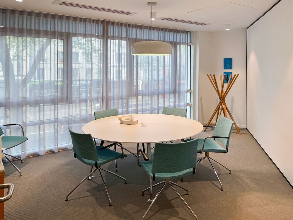 Un bureau de coworking ouvert enti&egrave;rement &eacute;quip&eacute; pour vous et votre &eacute;quipe &agrave; Boulogne-Billancourt, Spaces Reine 3189 92100 Boulogne-billancourt