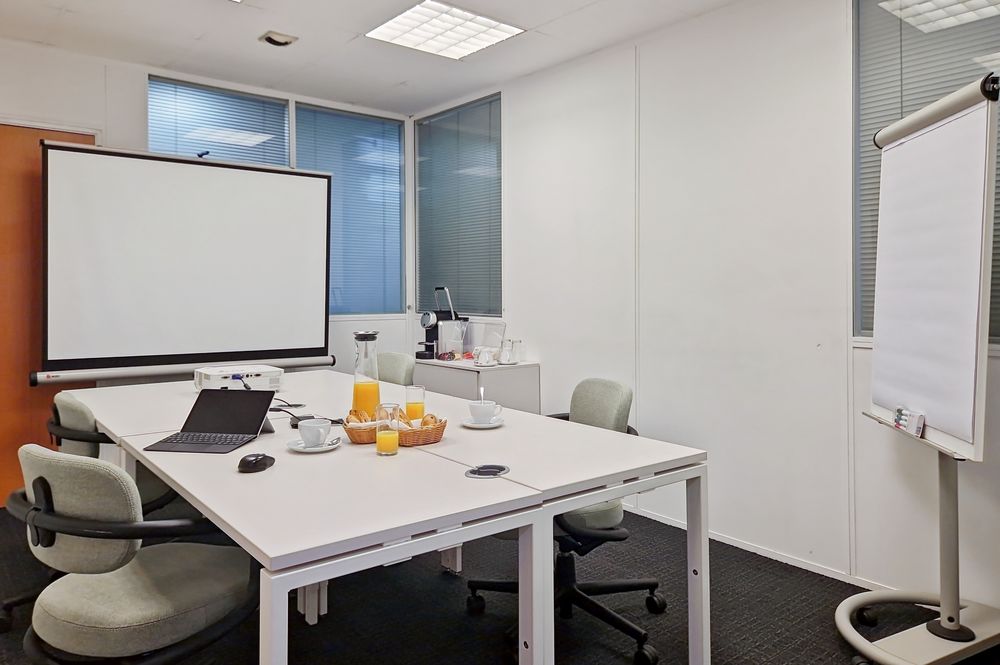 Acc&egrave;s tout inclus &agrave; des espaces de bureau professionnels pour 10 personnes &agrave; Grenoble Meylan 1999 38240 Meylan