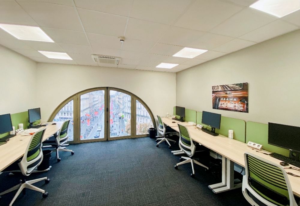 Basculez vers un espace de bureau ouvert pr&ecirc;t &agrave; l'emploi pour 15 personnes &agrave; LILLE, Gare de Lille Flandres 5029 59000 Lille