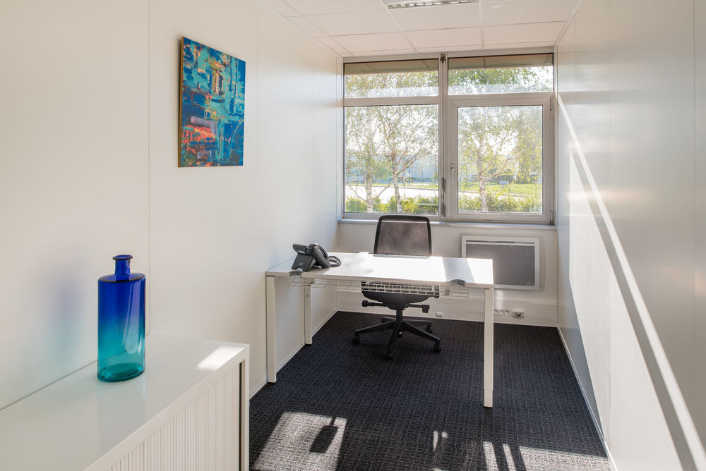 Acc&egrave;s tout compris aux [bureaux/espaces de coworking/salons d'affaires/etc.] &agrave; Orly Orlytech 189 91550 Paray-vieille-poste
