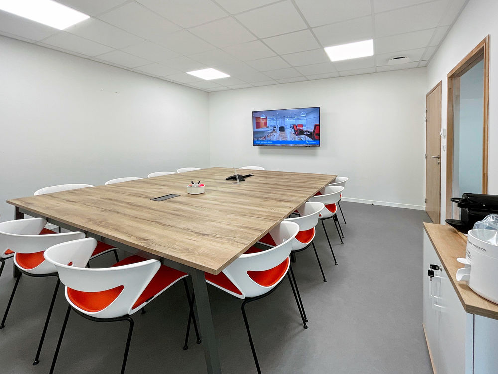 Acc&egrave;s tout inclus &agrave; des espaces de bureau professionnels pour 4 personnes &agrave; Poitiers, Futuroscope 811 86360 Chasseneuil-du-poitou