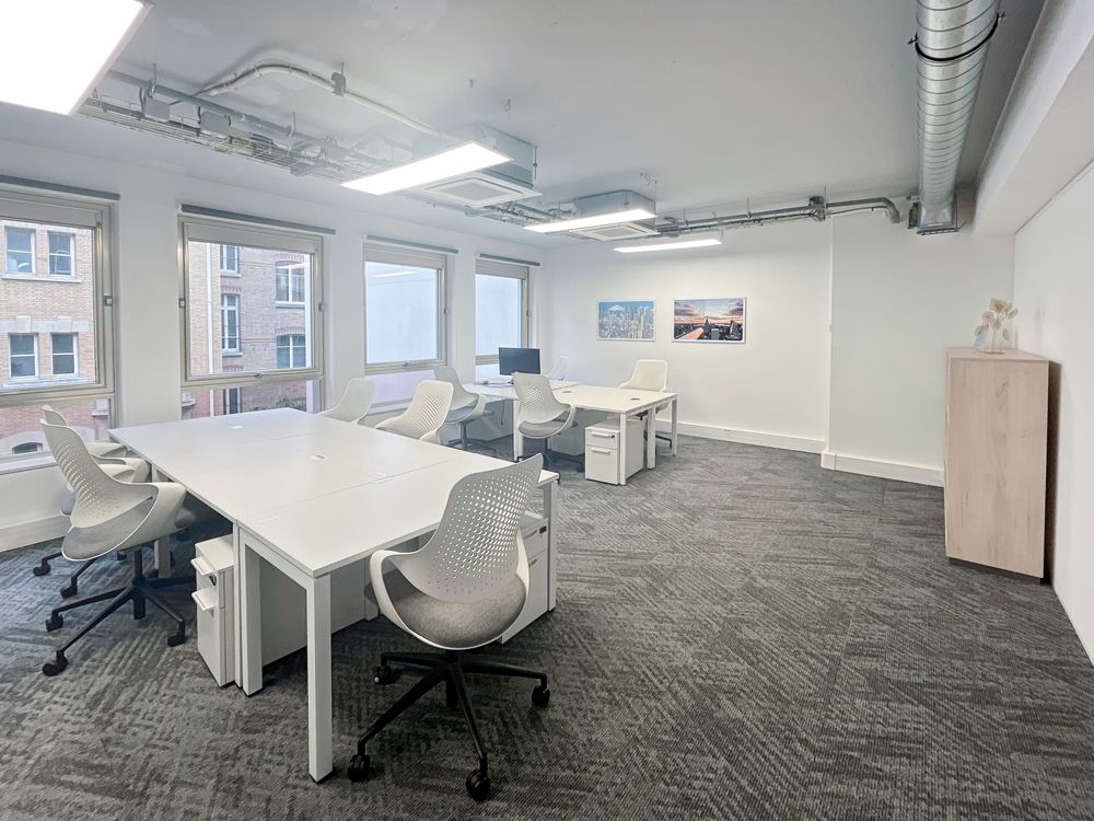 Basculez vers un espace de bureau ouvert pr&ecirc;t &agrave; l'emploi pour 15 personnes &agrave; Paris, 29 Rue Blanche 6827 75009 Paris