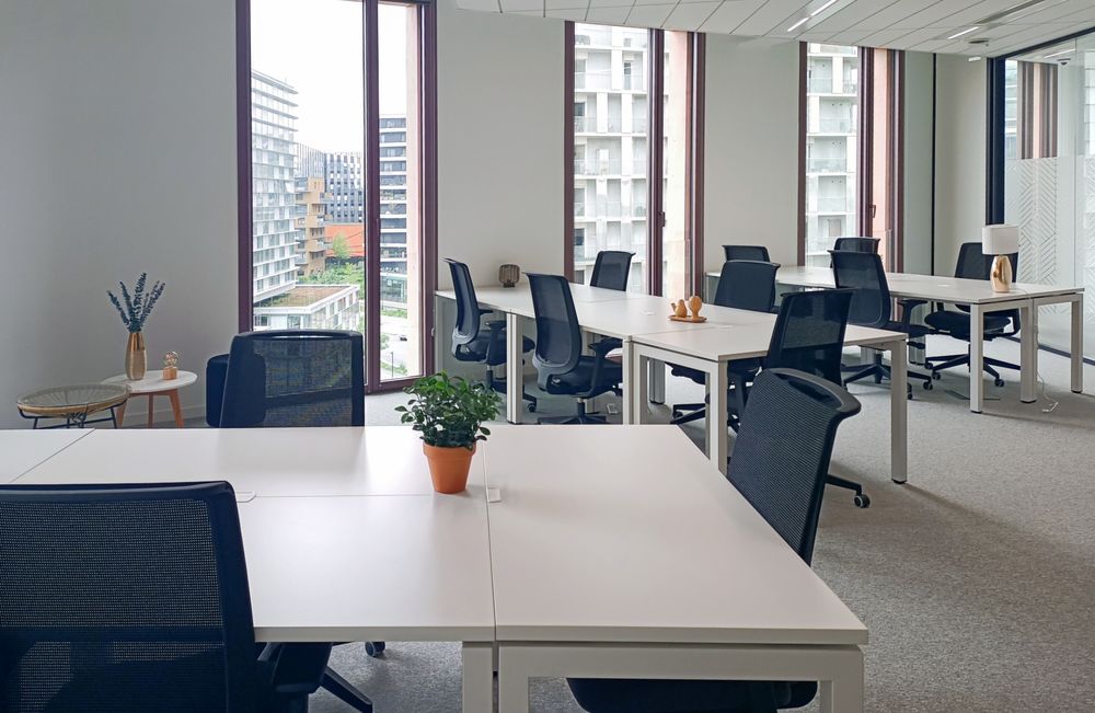 Trouvez un bureau &agrave; Nantes, Amazing Amazones  pour 4&nbsp;personnes avec prise en charge compl&egrave;te 1999 44000 Nantes