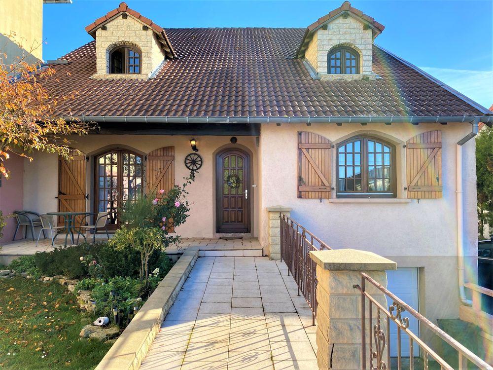 MAISON BI-FAMILIALE AVEC ÉLEVAGE DE CHEVAUX-GAUBIVING