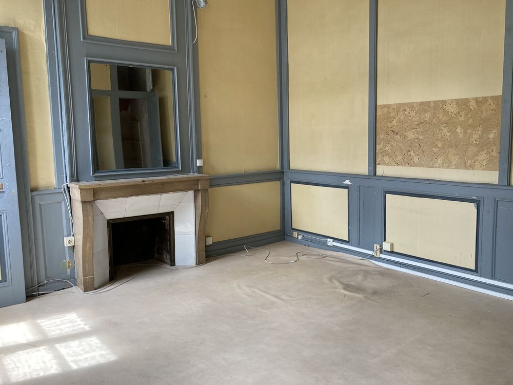 Local professionnel centre ville sur cour 1er &eacute;tage 93000 25000 Besan�on