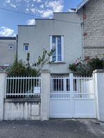 Charmante maison mitoyenne en duplex avec petite cour  510 Saint-Dizier (52100)