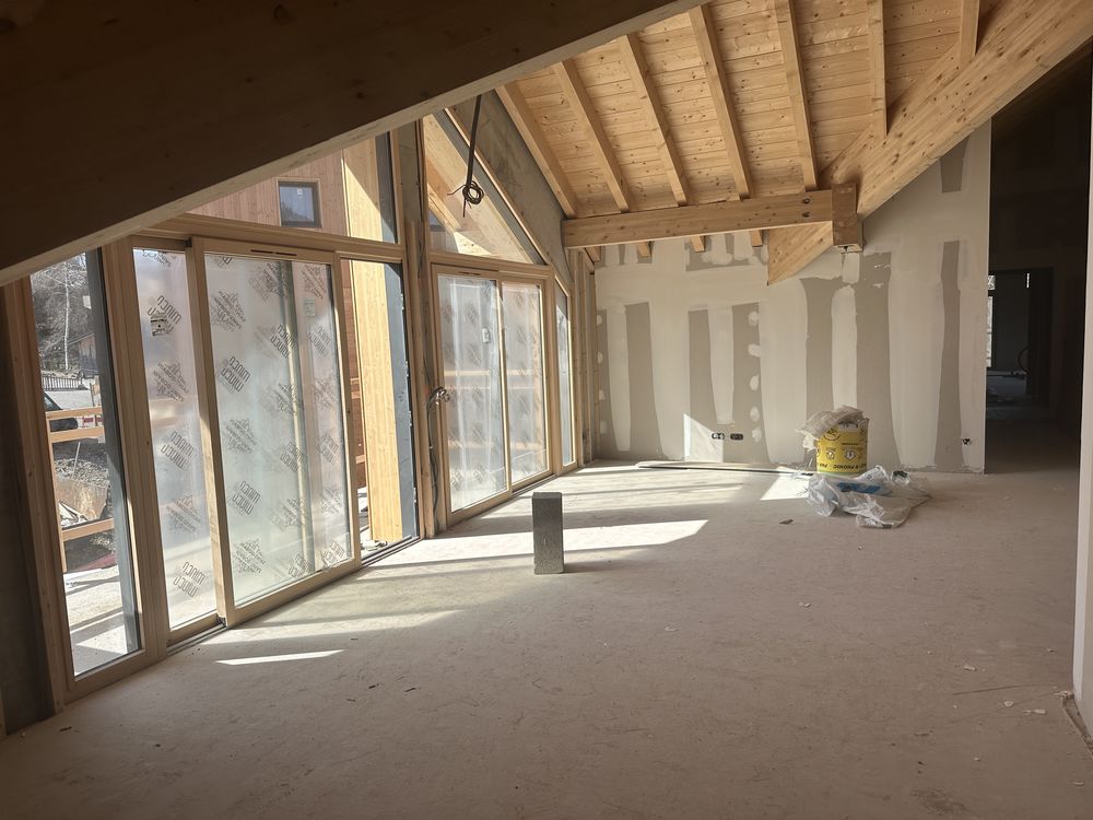 T4 de 96 m2 + 21 m2 utiles en FRAIS DE NOTAIRE REDUIT avec terrasse/cave, casier ski, et 2 parkings couvertsLe titre de votre annonce