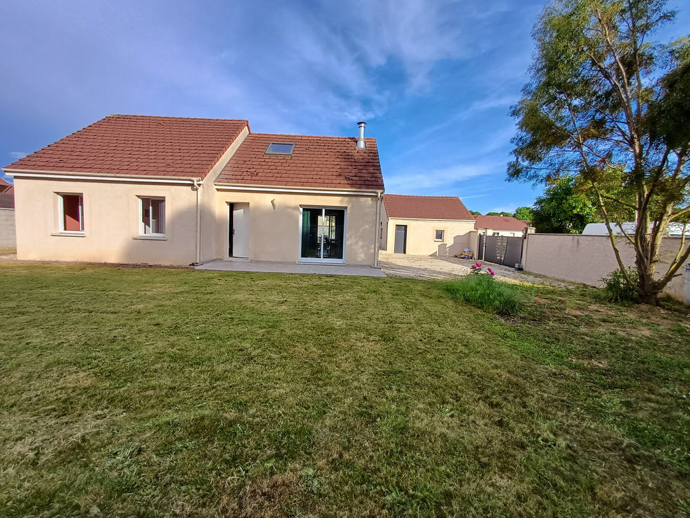 GRANDE MAISON AVEC GRAND GARAGE