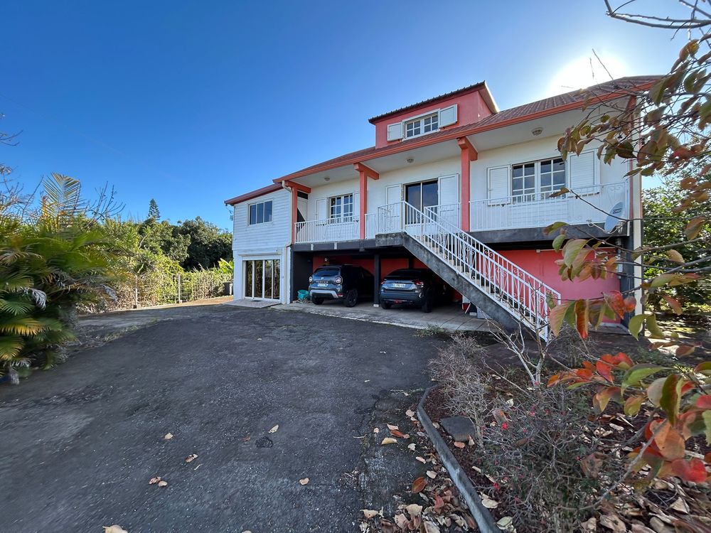 ***Orpi *** Grande maison 7 pièces de 220m2 au Tampon