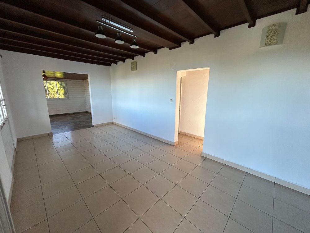 ***Orpi *** Grande maison 7 pièces de 220m2 au Tampon
