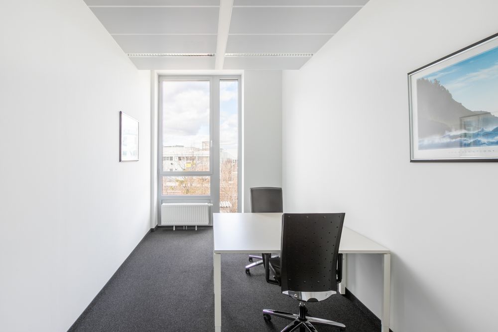 Trouvez un espace de bureau &agrave; Puteaux, La Defense Tour Initiale  pour 1 personne o&ugrave; tout est pris en charge 539 92800 Puteaux