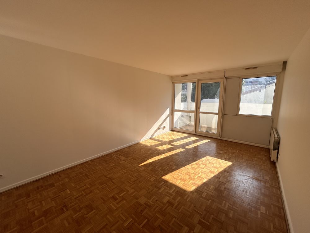 T3 avec grand balcon + parking de copropriété