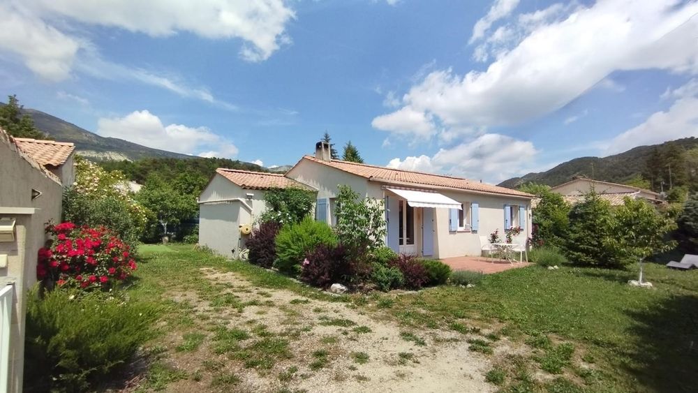 Maison de plain-pied, garage et jardin plat