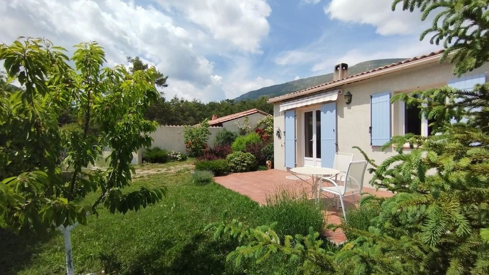 Maison de plain-pied, garage et jardin plat