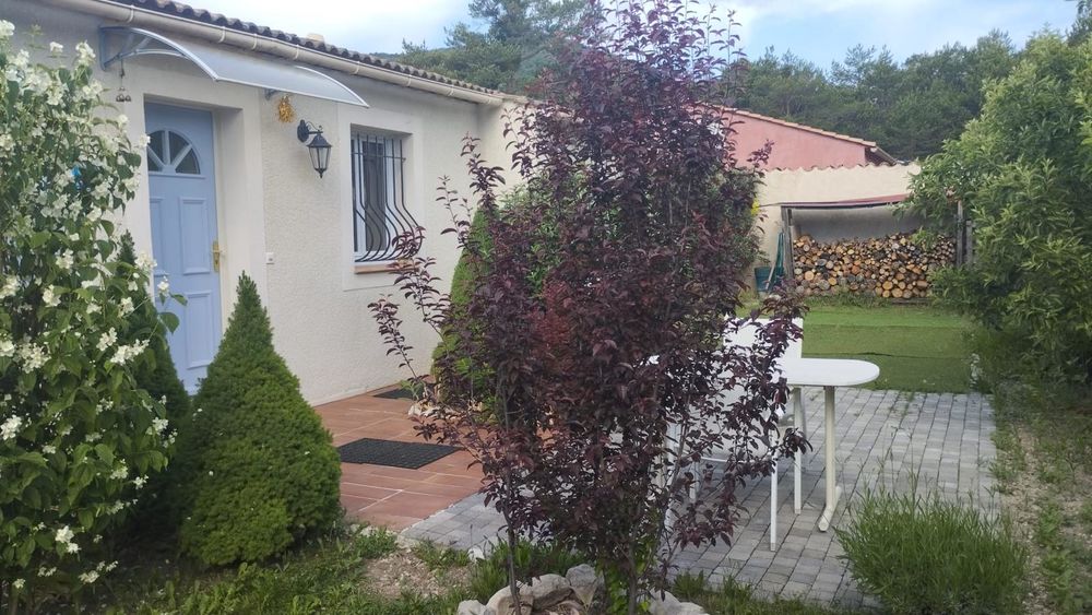 Maison de plain-pied, garage et jardin plat