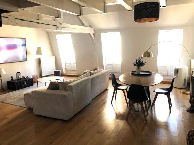 DIJON CENTRE SECTEUR LYCEE CARNOT SUPERBE DUPLEX 4 PIECES SUR 96,84m²