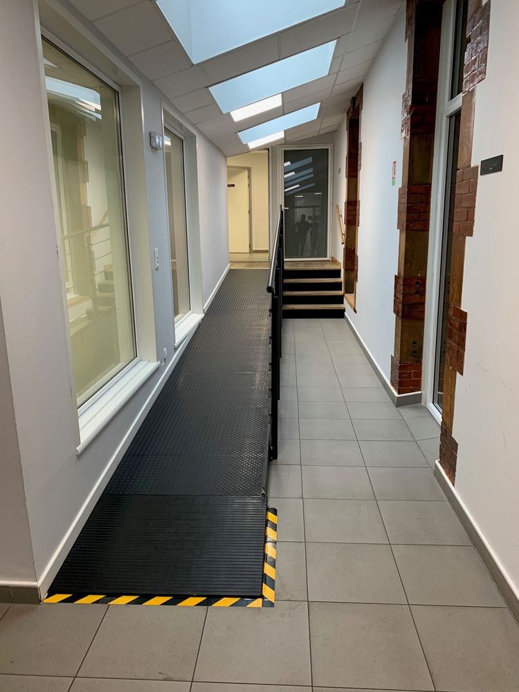 Local professionnel 48 M2 - centre ville 695 72000 Le mans