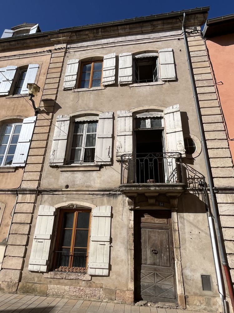 Immeuble de caractère à rénover  Fort potentiel au coeur de Tournus