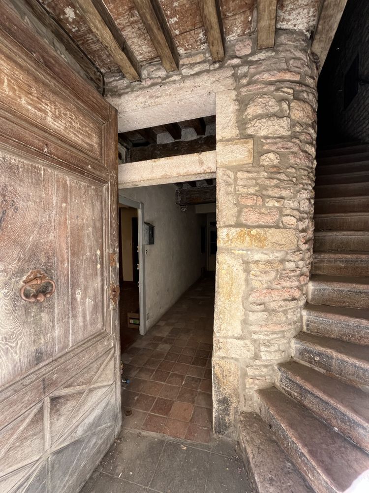 Immeuble de caractère à rénover  Fort potentiel au coeur de Tournus
