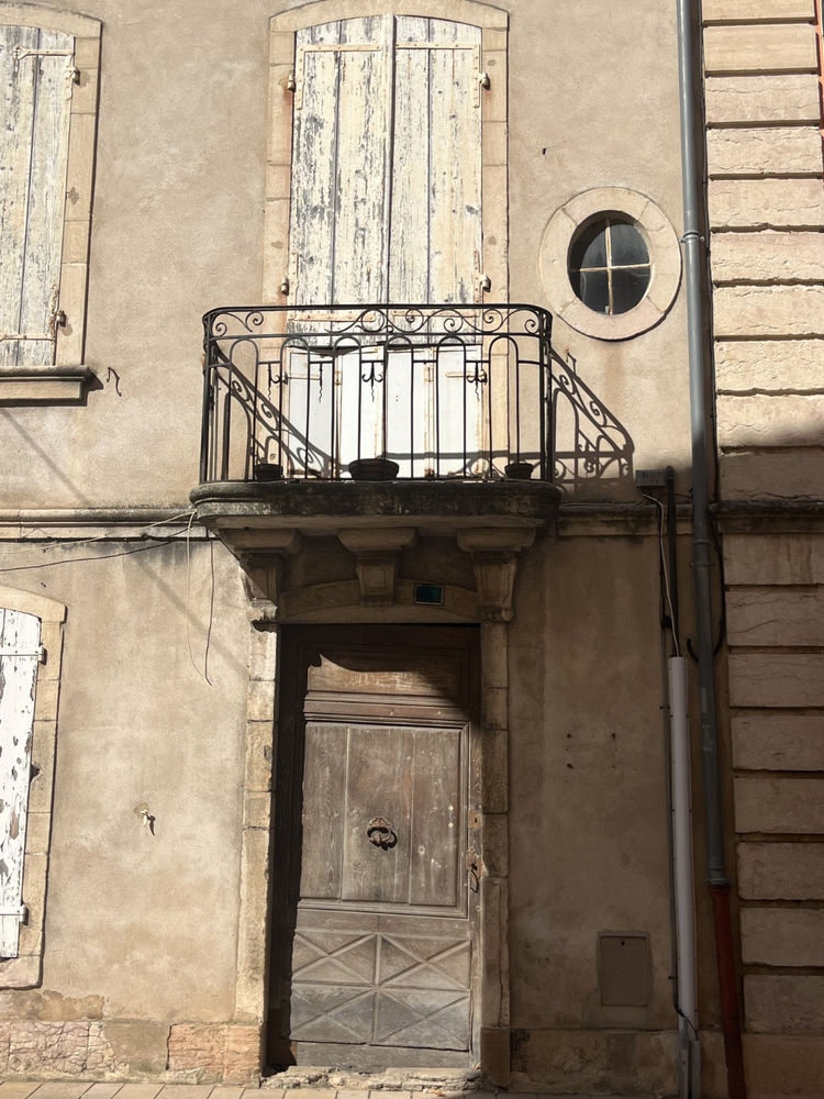 Immeuble de caractère à rénover  Fort potentiel au coeur de Tournus