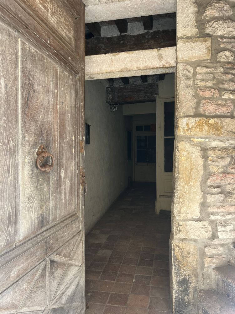 Immeuble de caractère à rénover  Fort potentiel au coeur de Tournus