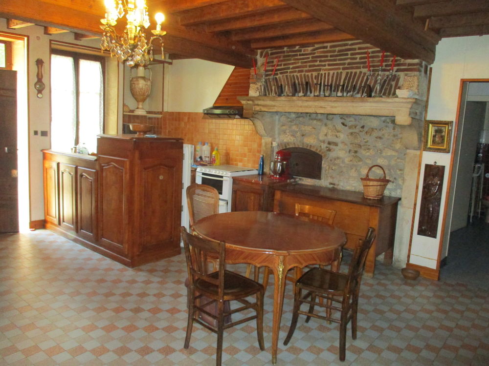 MORVAN / ST LEGER DE FOUGERET, BELLE MAISON DE CHARME AVEC GARAGE ET JARDIN