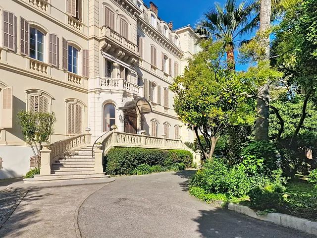 CO- EXCLUSIVITE- CANNES centre -beau bourgeois 3/4 pièces.CHARME ET STYLE
