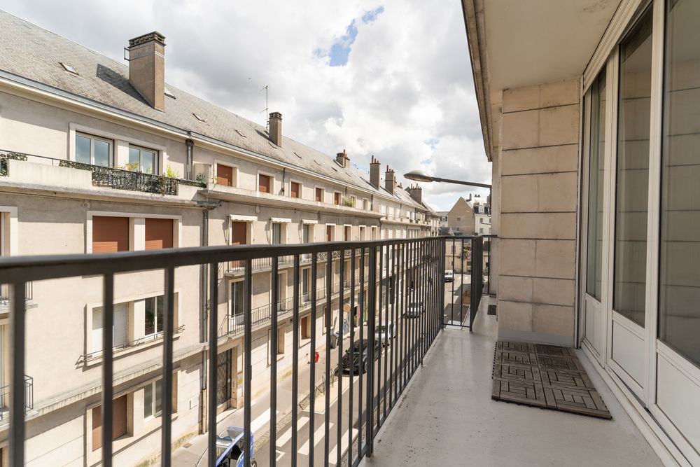 RARE HYPER CENTRE  100 m² avec parking privé, cave et 2 balcons