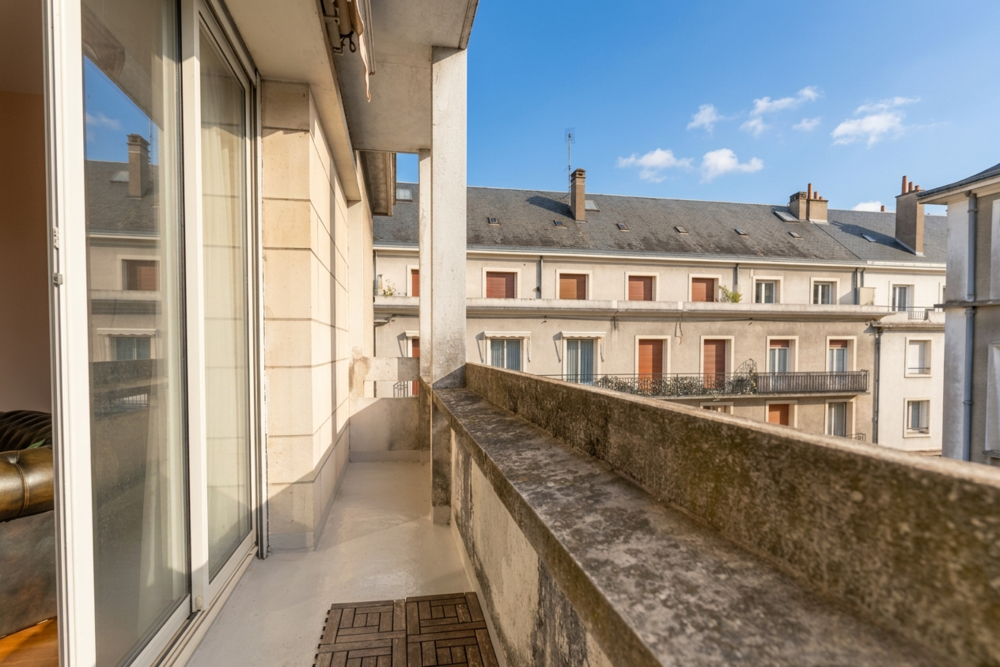 RARE HYPER CENTRE  100 m² avec parking privé, cave et 2 balcons