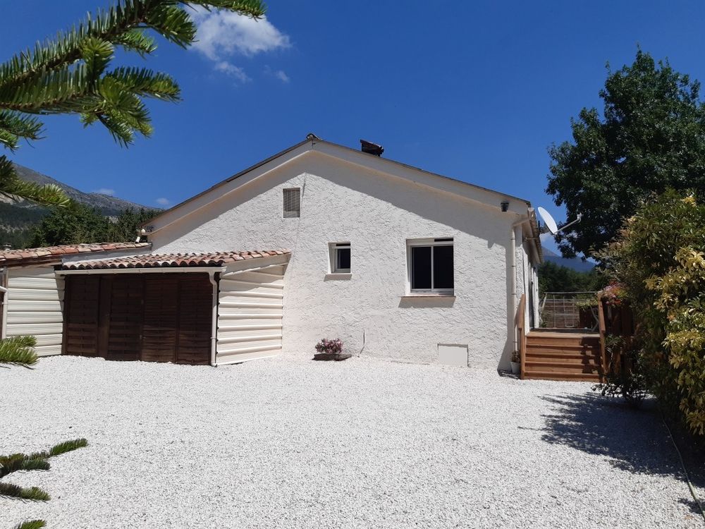 Maison entièrement rénovée avec goût  Exposition plein Sud  Vue panoramique  Terrain plat de 1 030 m²