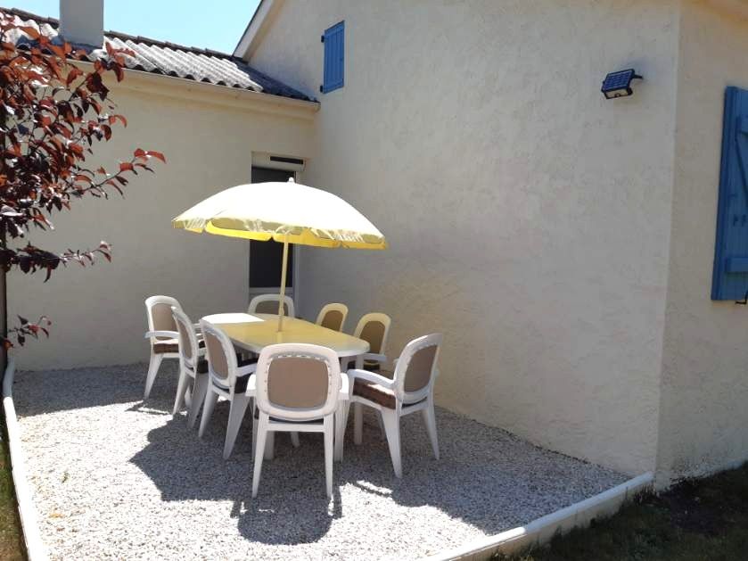 Maison entièrement rénovée avec goût  Exposition plein Sud  Vue panoramique  Terrain plat de 1 030 m²