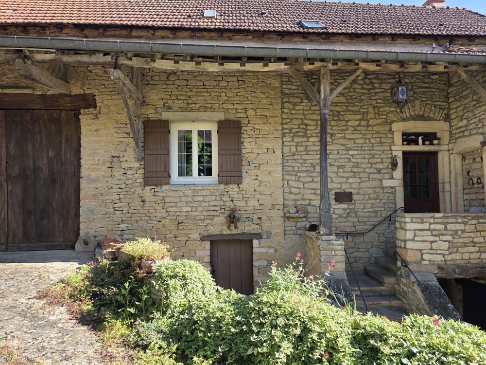 Maison de caractère avec dépendances et ancienne saboterie annonce